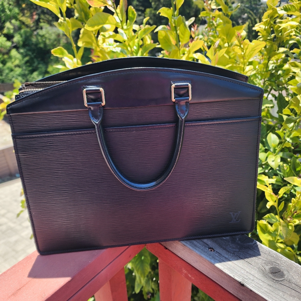 ✨️Louis Vuitton Black Epi Riveria Purse In Noir Black✨️